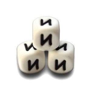 Силіконова буква, літера намистина “И”